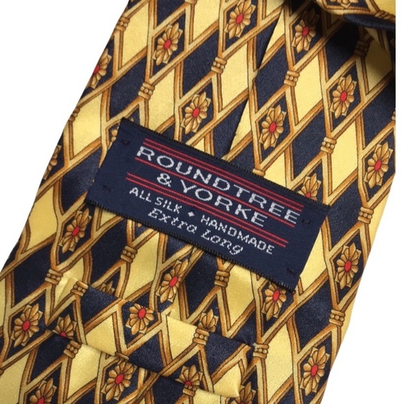 ROUNDTREE & YORKE Handmade Yellow Silk Tie. - Picture 5 of 6
